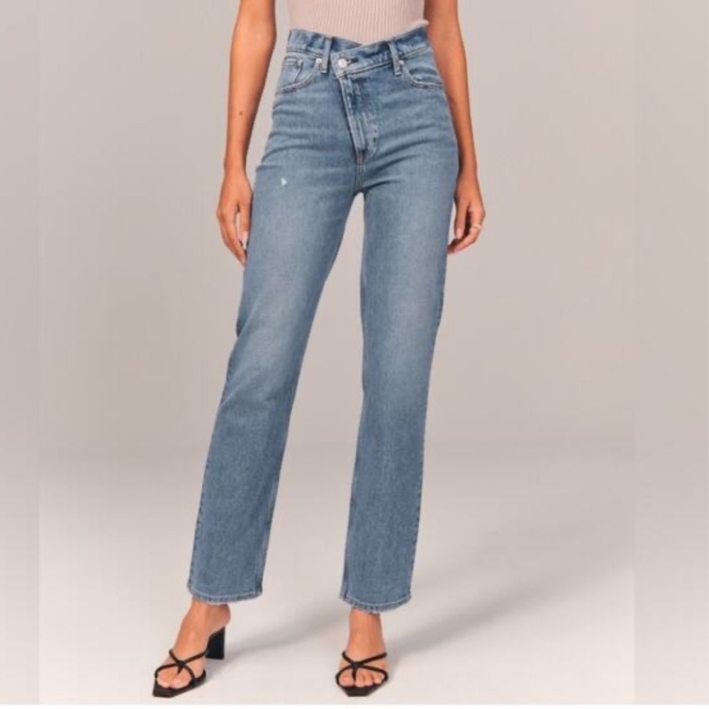 Abercrombie & Fitch Ultra High Rise 90s Straight Jeans